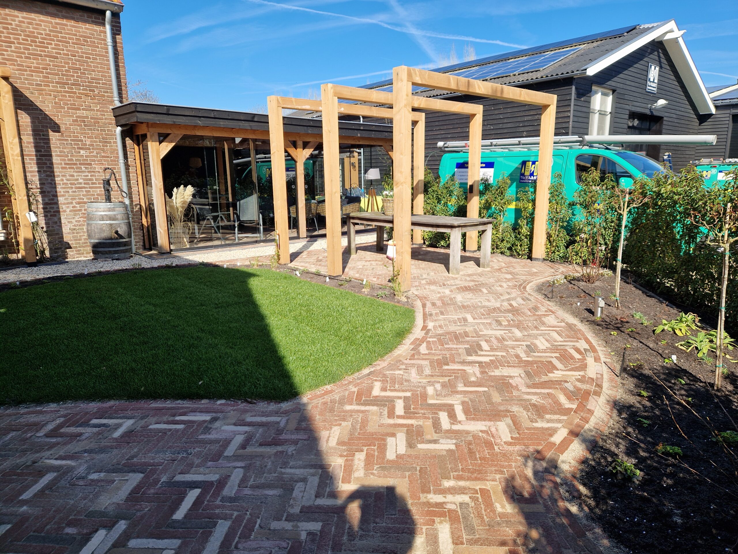Ruime groene tuin